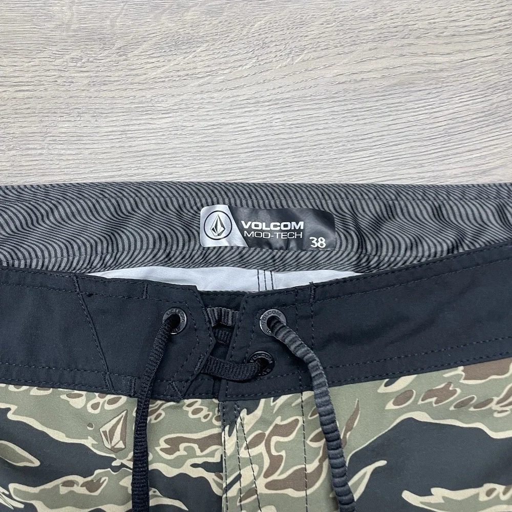 Volcom Mod Tech Hawaii Tiger Stripe Camo Board Shorts Men Sz 38 Surf Skate Beach